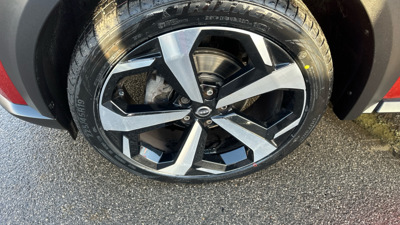 Nissan Juke 1.0 DiG-T 114 Tekna 5dr Petrol Hatchback